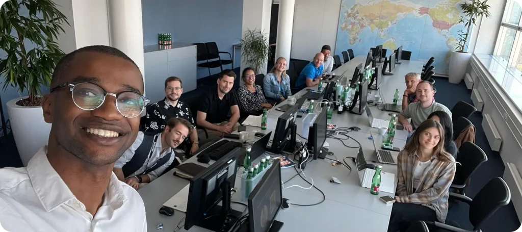 KI-Schulung – Trainer mit Teilnehmenden im Seminarraum